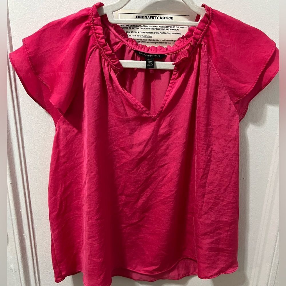 Banana republic ruffle sleeve blouse in pink size MP petite